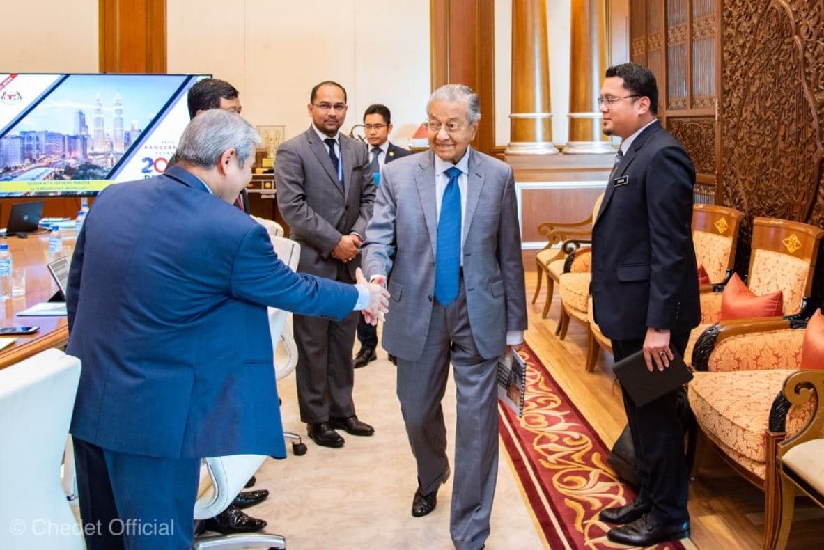 Dr M meets Finance Ministry’s top officials on stimulus package