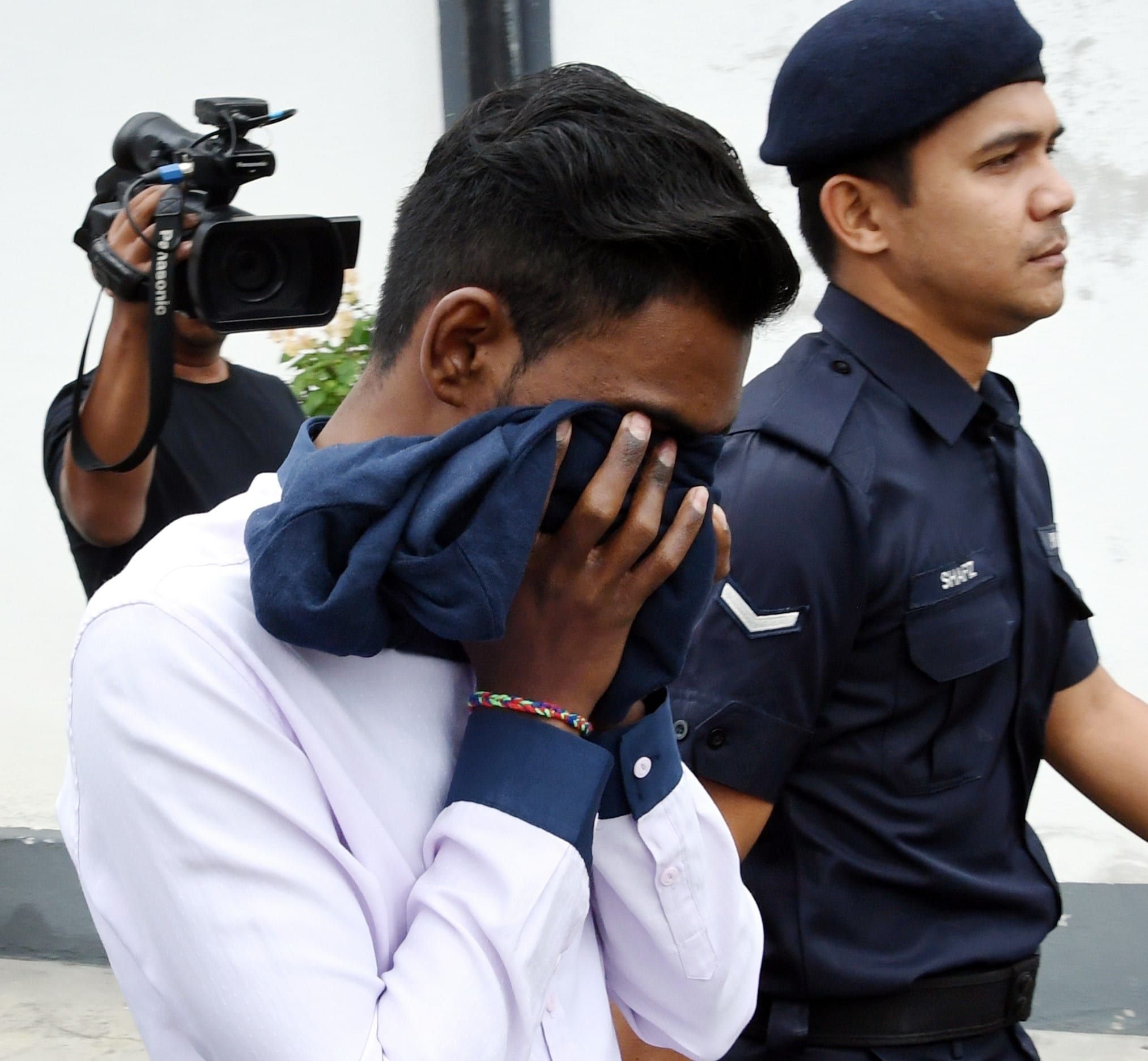 Dua didakwa pandu berbahaya sebabkan kanak-kanak tercampak