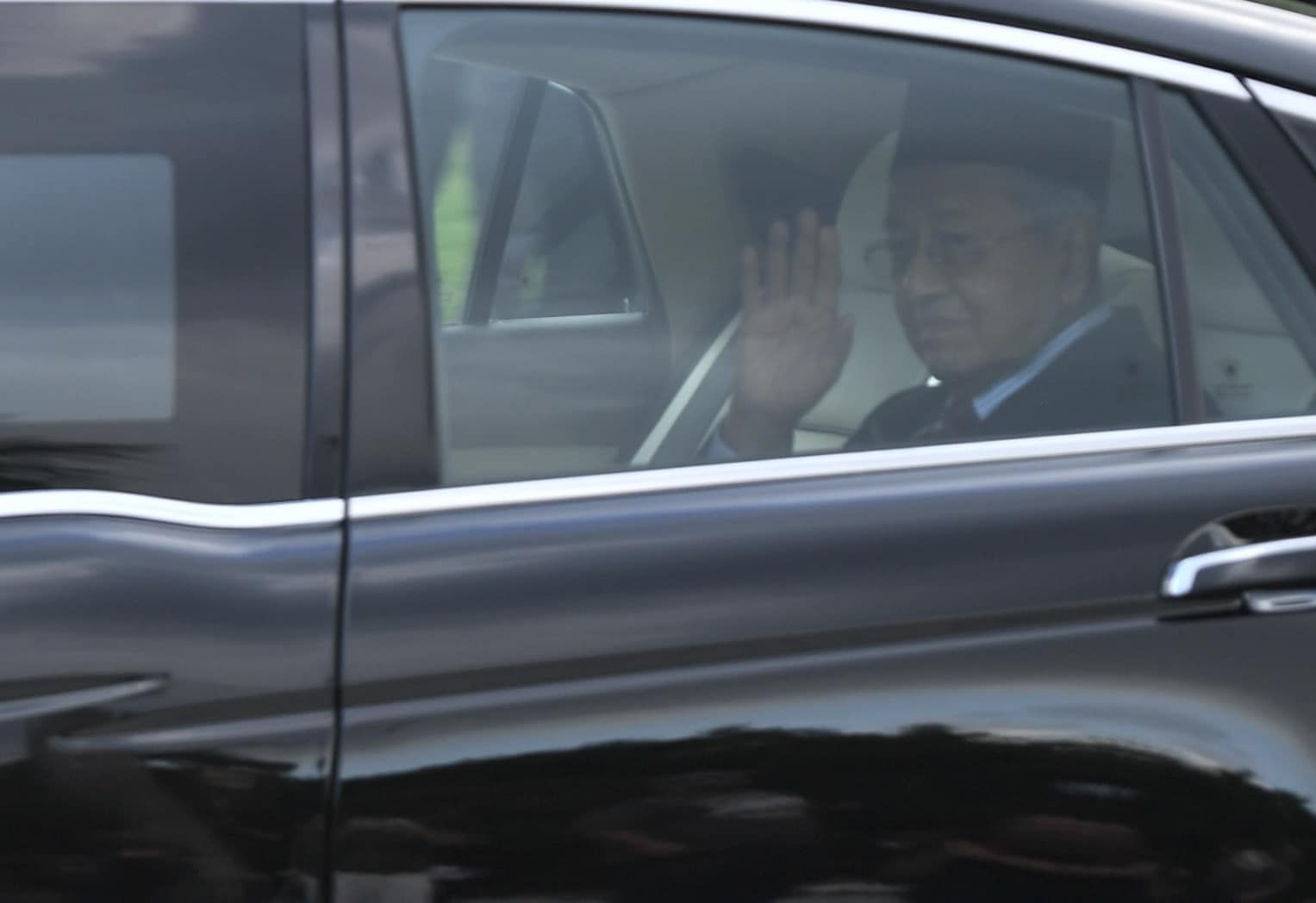 Agong berkenan lantik Dr Mahathir sebagai Perdana Menteri interim