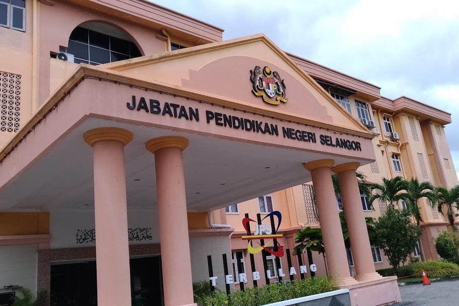 STPM students in Selangor pass with flying colours