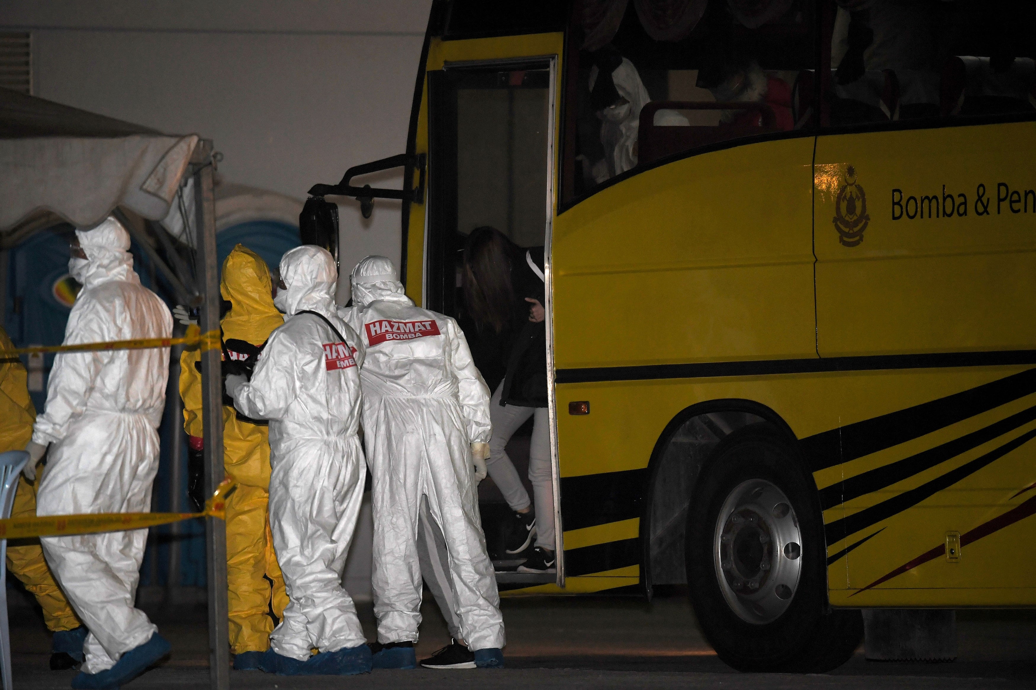 Rakyat Malaysia dari Wuhan selamat tiba di KLIA