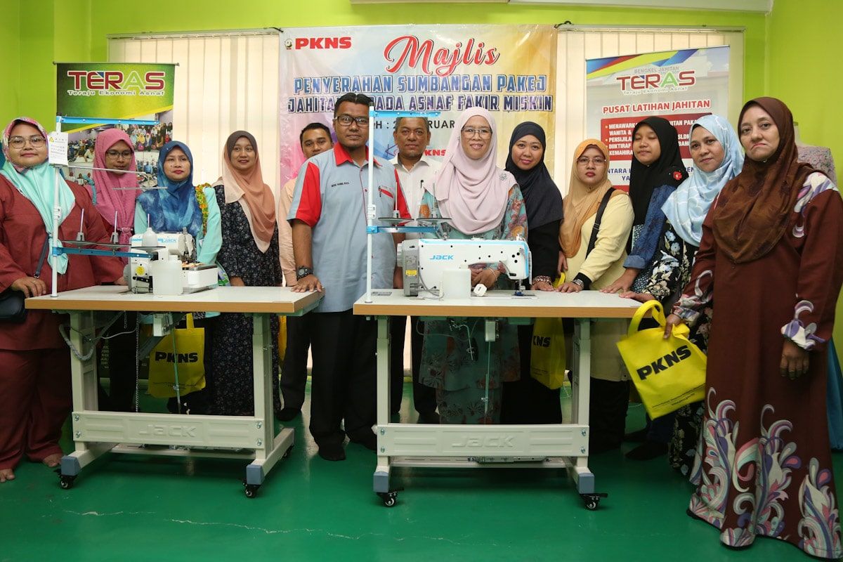 Asnaf gembira terima sumbangan mesin jahit
