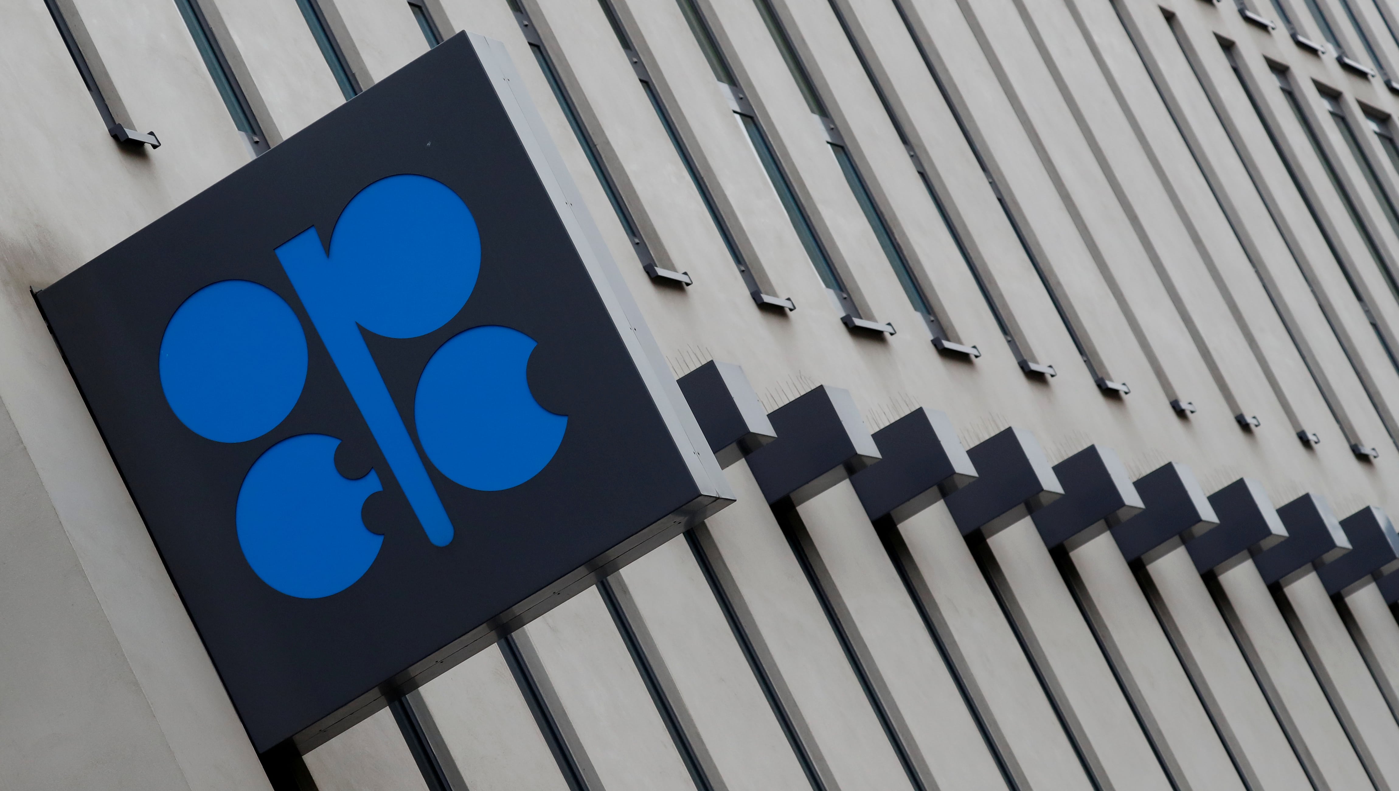 Rundingan OPEC gagal, harga minyak dunia merudum
