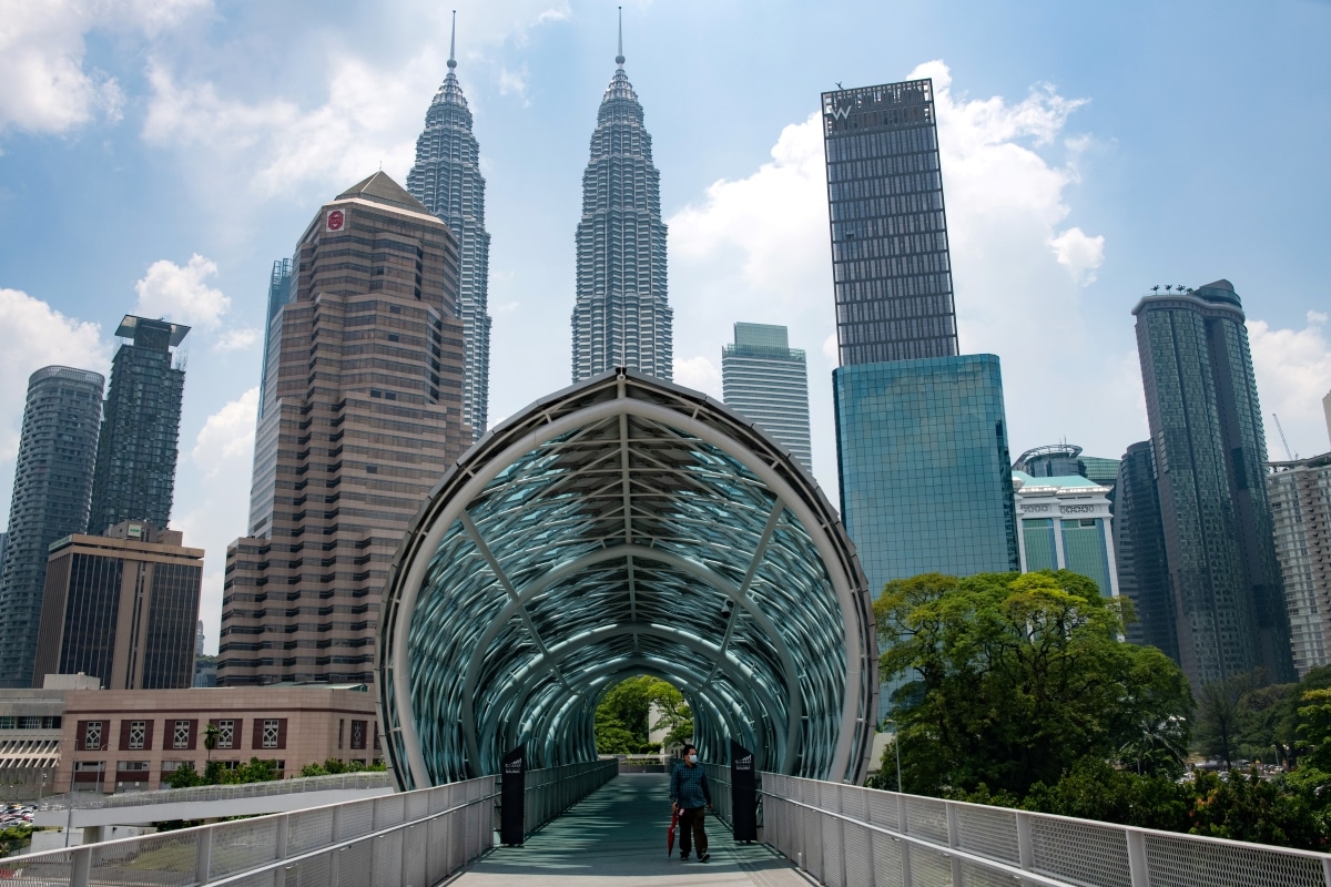 Services sector's average revenue falls nearly 40 pct during MCO