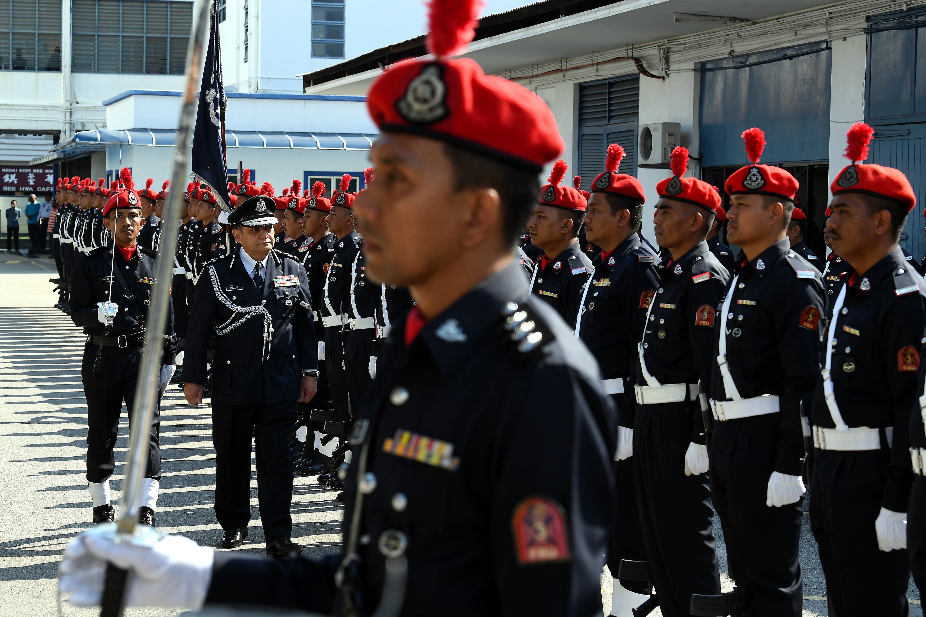 Polis buka 10 kertas siasatan hina Agong di media sosial