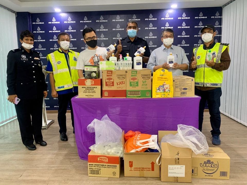 DUN Rawang kumpul cecair basmi kuman kepada petugas PKP