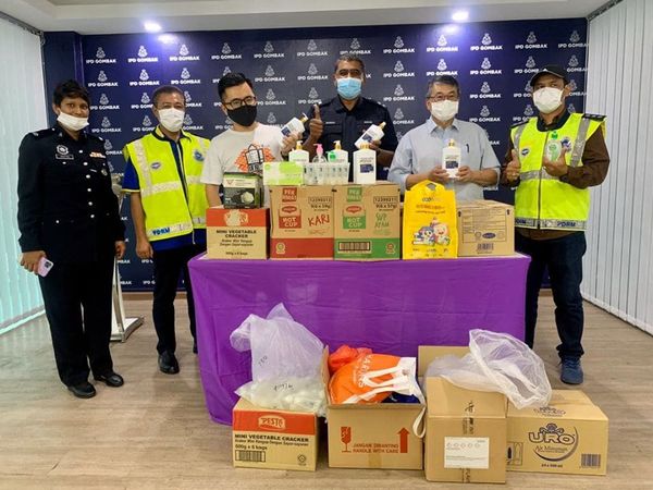 DUN Rawang kumpul cecair basmi kuman kepada petugas PKP