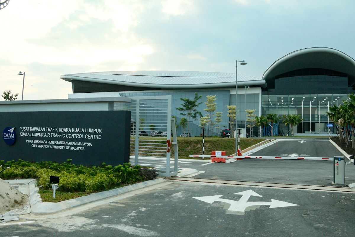 Pusat Kawalan Trafik Udara Kuala Lumpur di Sepang termoden dunia