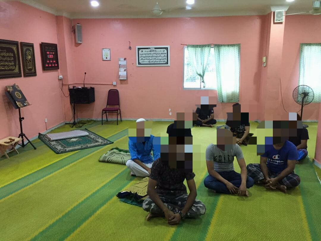 PKP: Polis tahan warga asing solat jemaah di surau