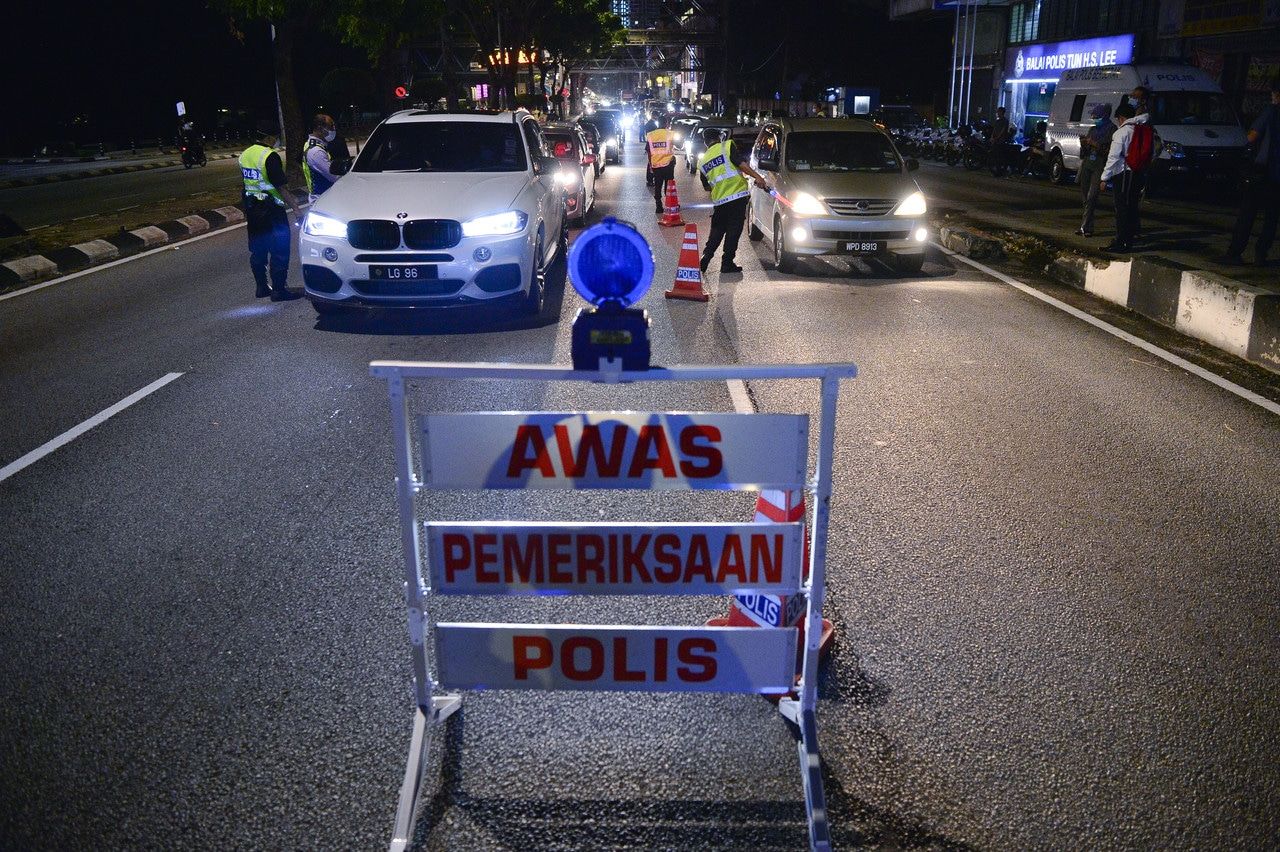 நகர்வு கட்டுப்பாட்டு ஆணைக்கு மறுத்தால் ஆயுதப்படையின் பயன்படுத்த வேண்டியிருக்கும் - தற்காப்பு அமைச்சர்