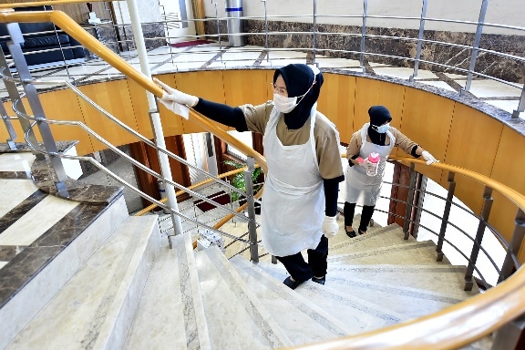 Nyahkuman di semua pejabat TNB kawal Covid-19