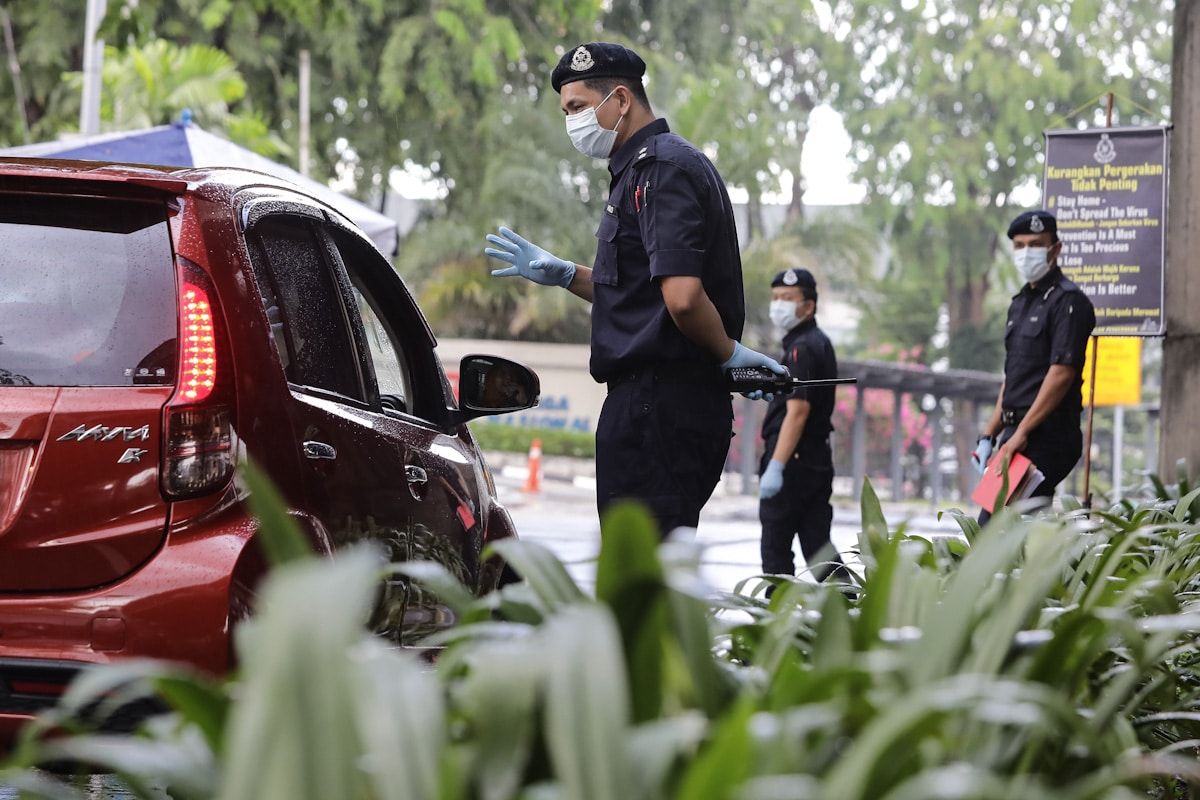 供前线人员使用  警路障处辟特别通道