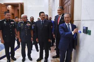 慕尤丁抵首相署履新