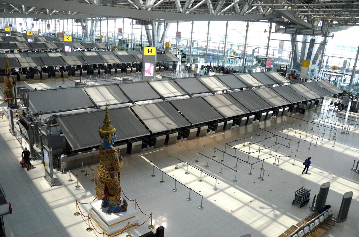 Thailand extends state of emergency to Oct 31, but more foreign visitors welcomed
