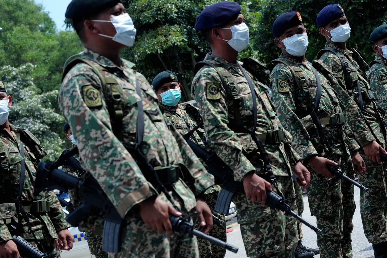 வெ. 432,000 மதிப்புள்ள அங்கீகாரம் பெறாத மூலிகைப் பொருள்கள் பறிமுதல்