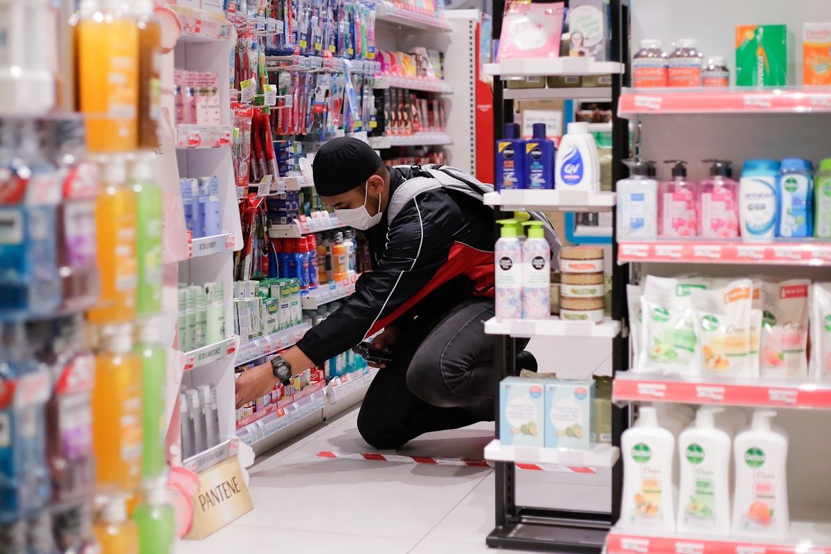 政府将公布更严格指南  收紧民众外出采购限制