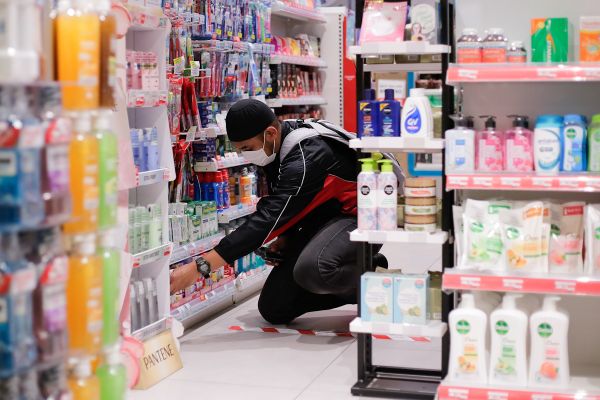 政府将公布更严格指南 收紧民众外出采购限制