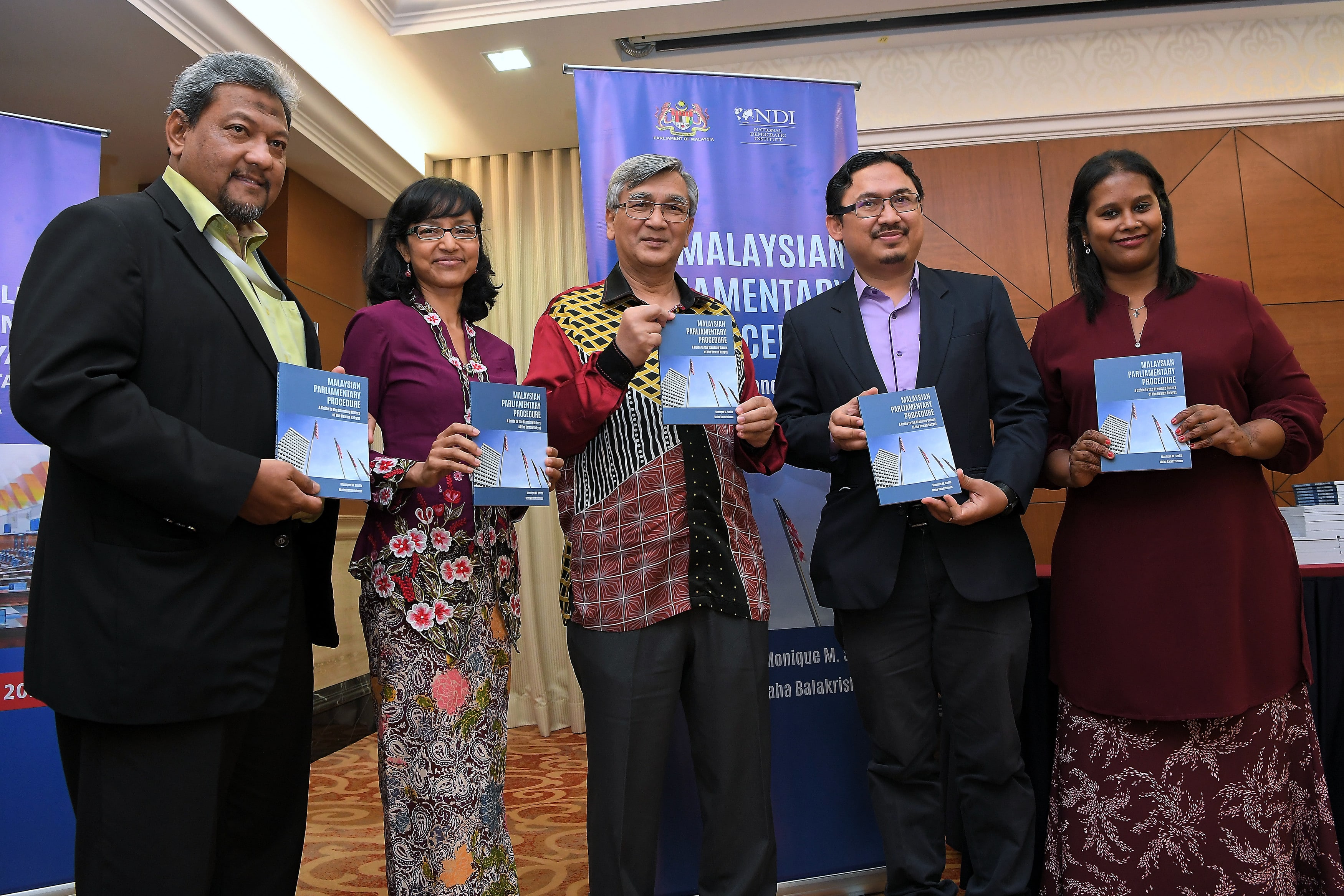 Buku panduan peraturan Dewan Rakyat dilancar