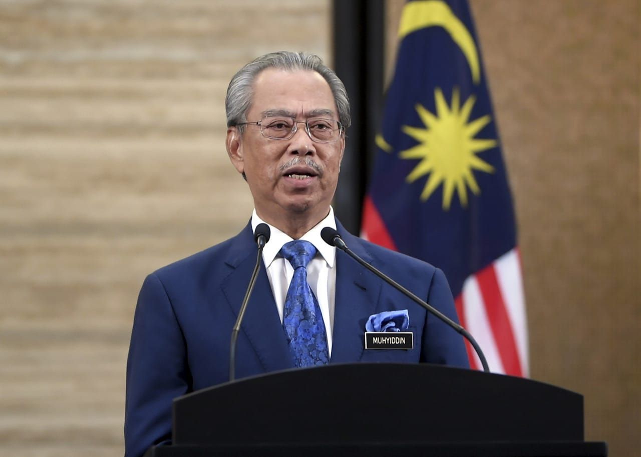 100,000 அடைபட்டுக் கிடக்கும் பல்கலைக் கழக மாணவர்கள் வீடு திரும்ப அனுமதி !!!