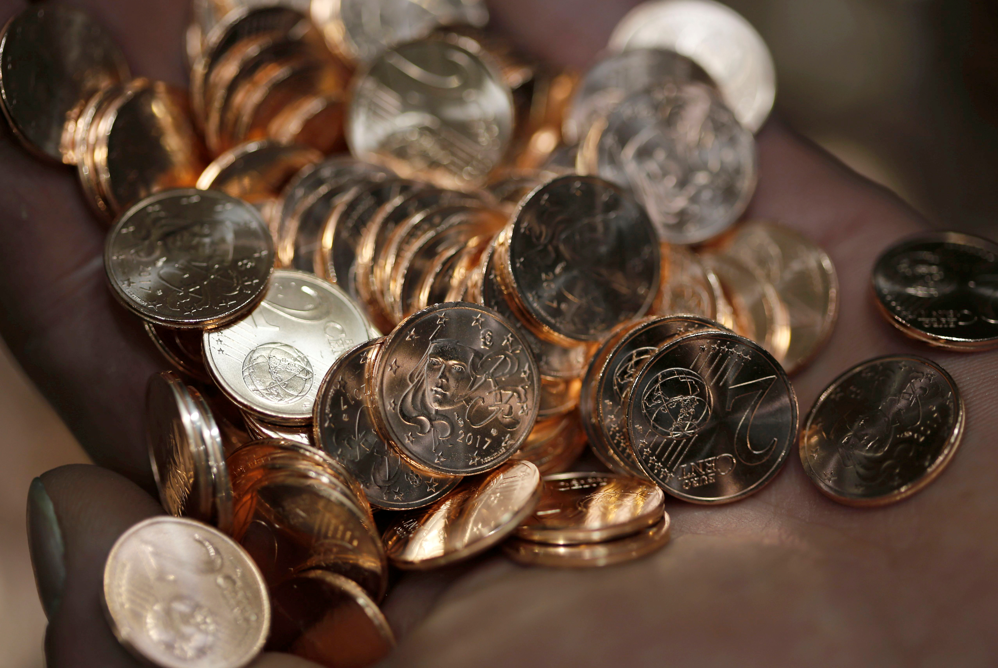 Thailand to sanitise coins, banknotes, to issue new cash to stem virus