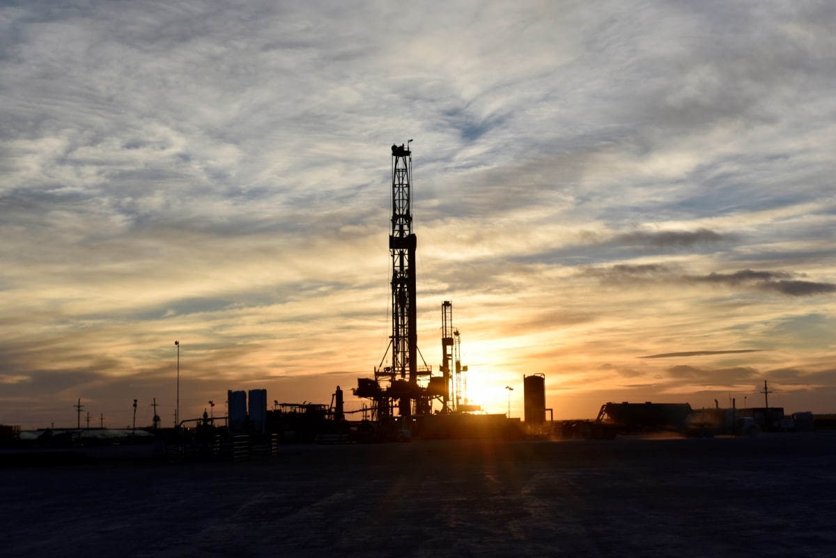 Oil prices dip as US Fed signals more rate hikes