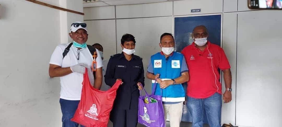 DUN Sungai Tua sumbang makanan buat polis IPD Gombak
