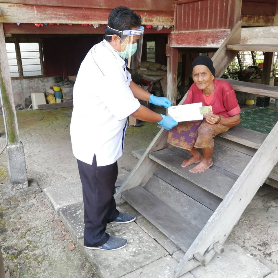 LZS Sabak Bernam hantar wang kepada asnaf uzur, tiada waris