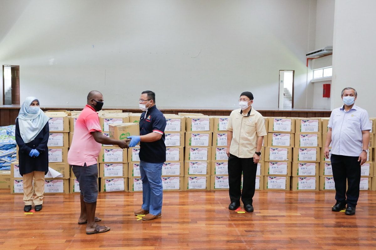 மலேசியாவில் முதன் முதலாக சிலாங்கூரில் வீடு வீடாக கோவிட்-19 பரிசோதனை - மந்திரி பெசார்