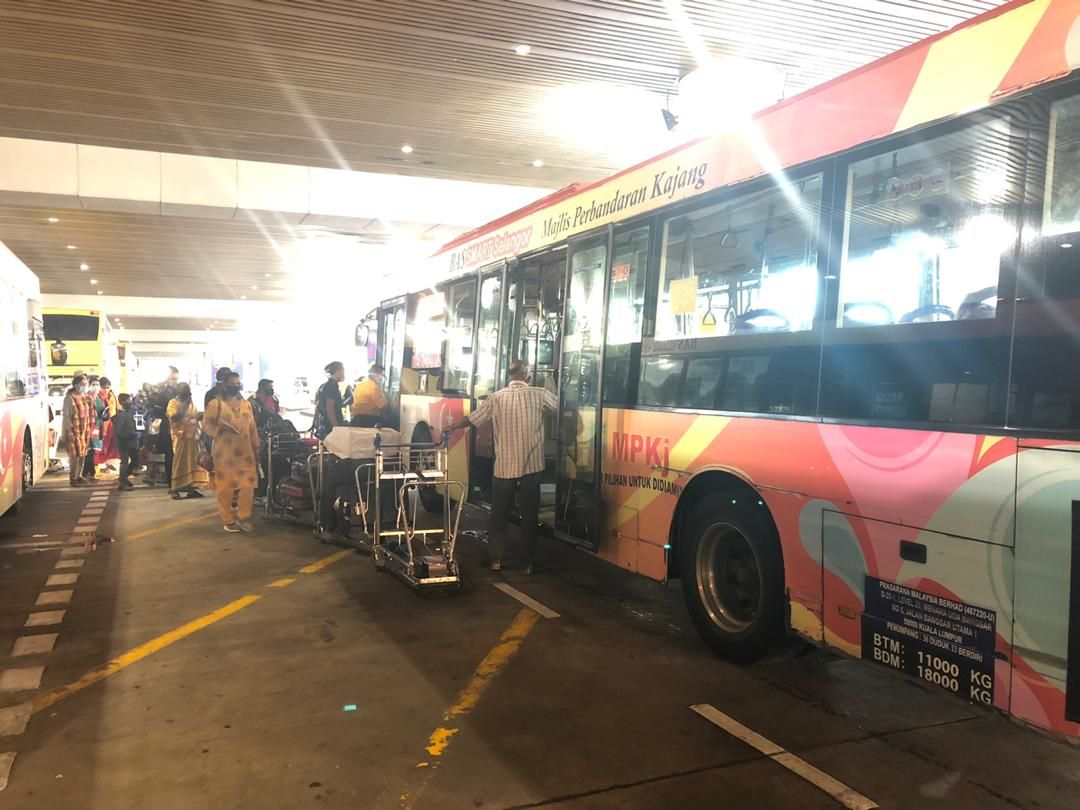 Bas Smart Selangor mula bawa rakyat pulang luar negara ke pusat kuarantin