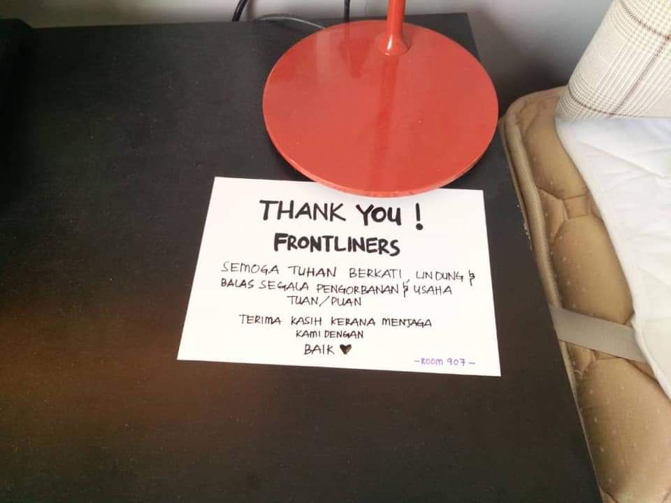 Doa penghuni pusat kuarantin buat petugas hadapan