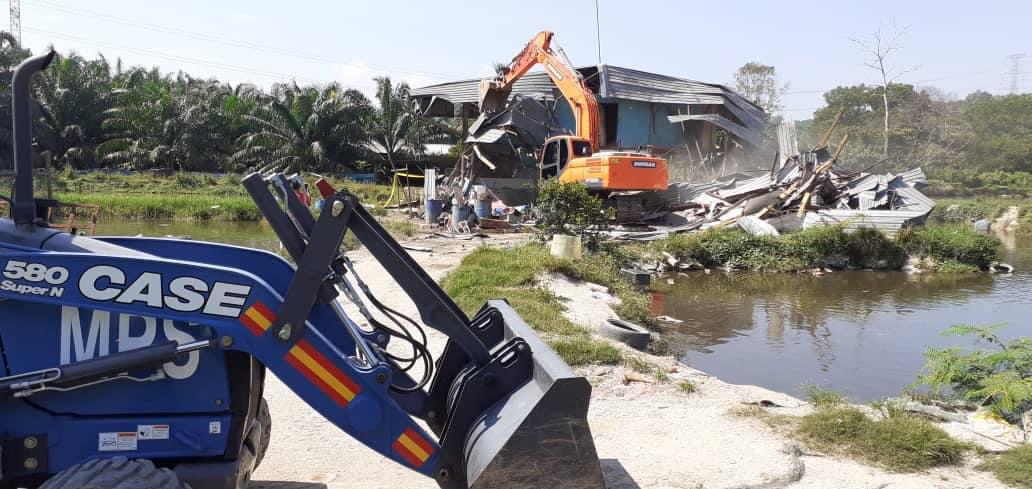 Cemar Sungai Selangor, premis ternak keli diroboh