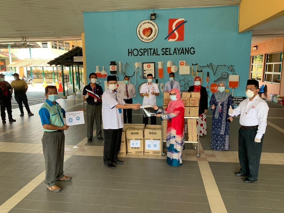 Yide sumbang 1,500 set pelindung muka kepada petugas barisan hadapan