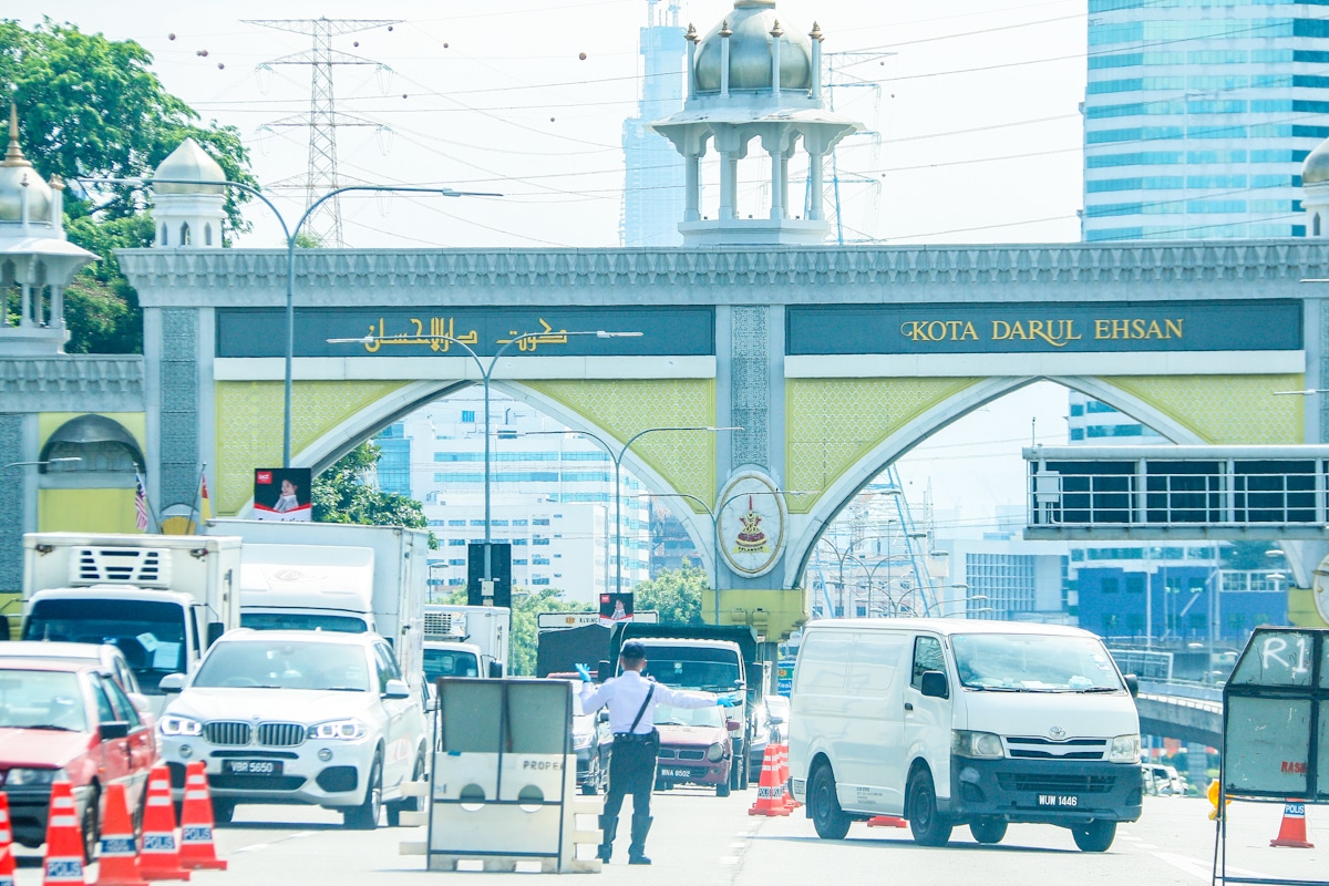 MCO: KL, PJ police mounting roadblocks at 11 locations