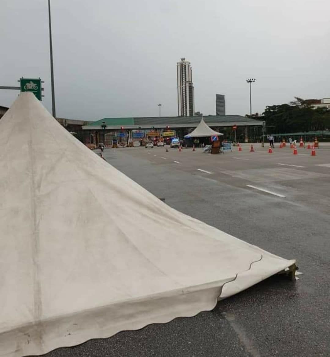 Khemah ranap, polis wanita cedera ketika laksana PKP