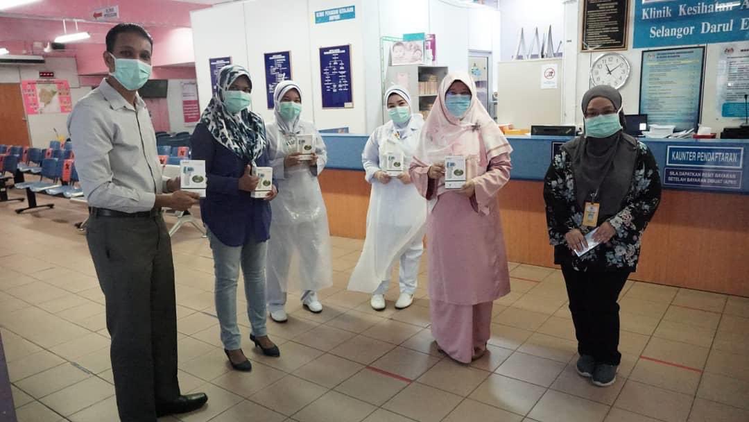 Haniza sumbang alat penyukat suhu, khemah bantu petugas hadapan