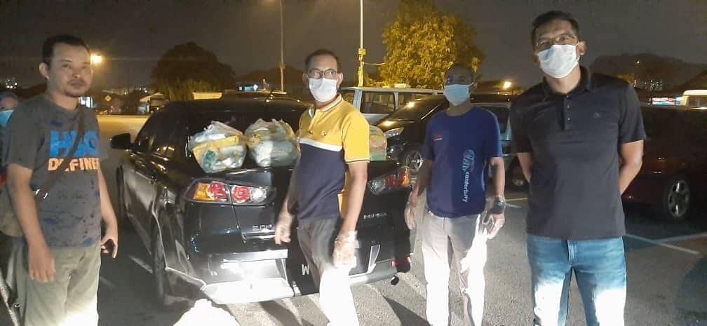 Penduduk DUN Taman Templer terima bantuan barang keperluan asas