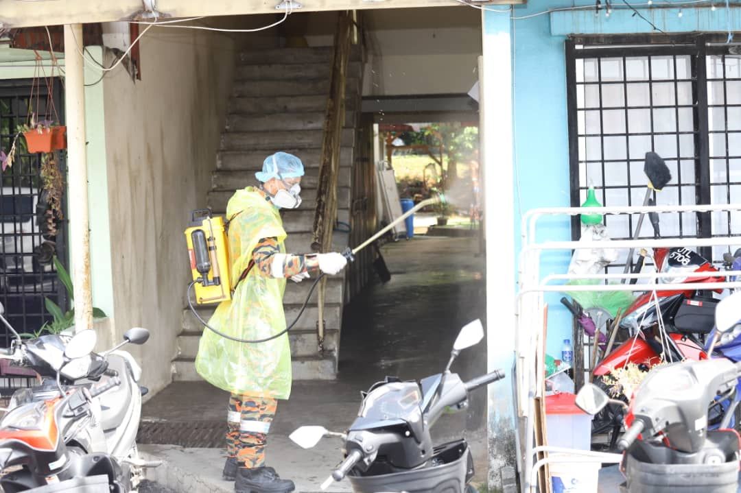 புக்கிட் பெருந்தோங், புக்கிட் செந்தோசா பகுதிகளில் எம்டிஎச்எஸ் கிருமி நாசினி தெளிப்பு நடவடிக்கை