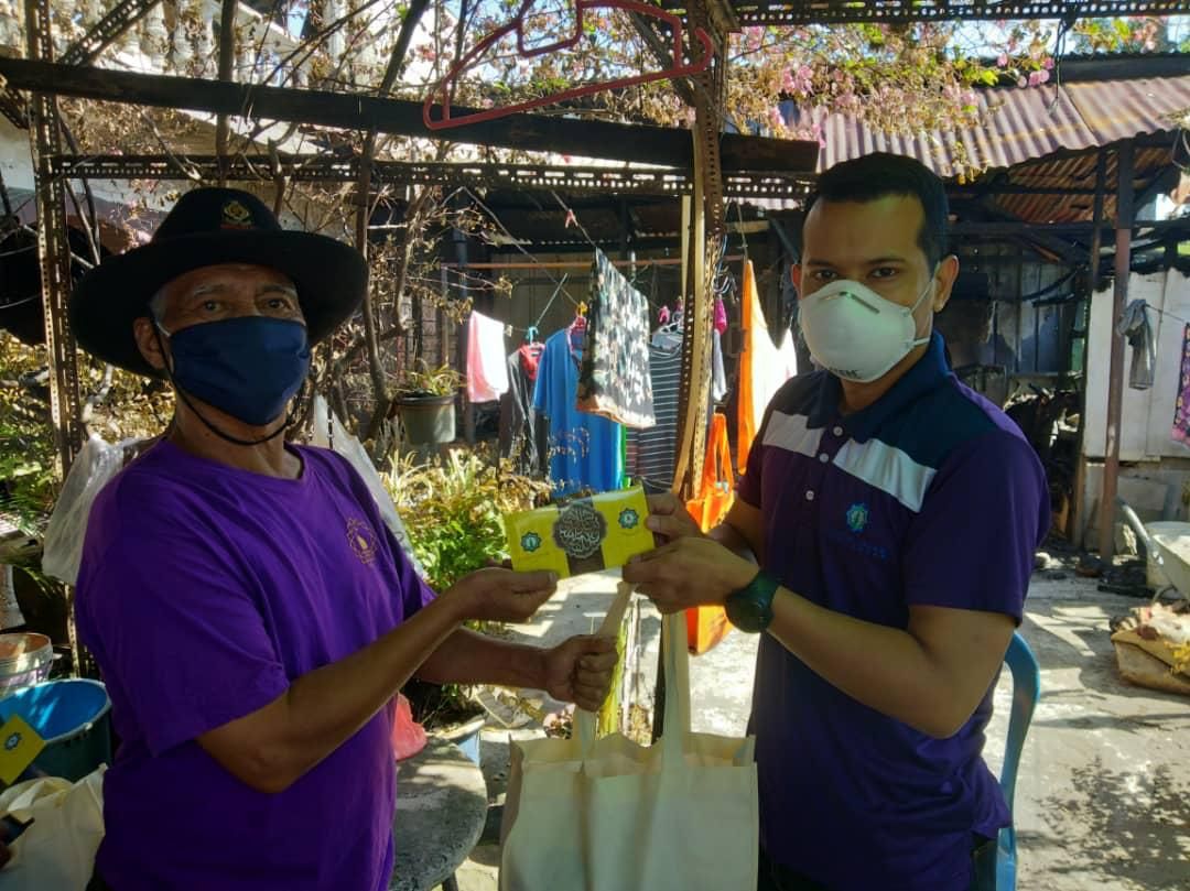 Yide hulur barang asas, wang tunai bantu mangsa kebakaran