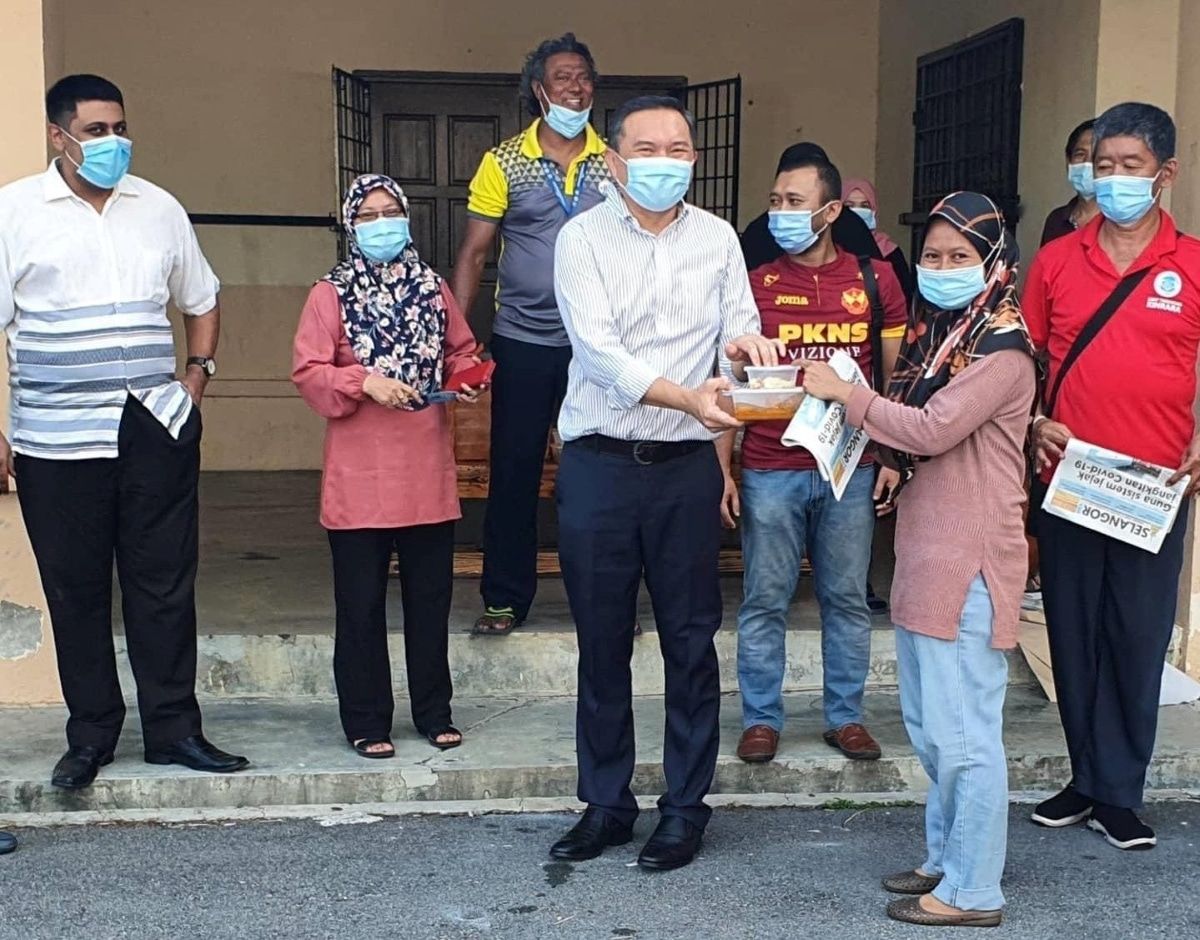 Selangor exco orders food to help traders earn a living