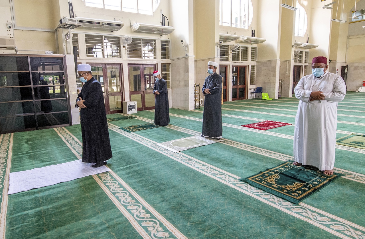 Cadangan tambah jemaah solat di masjid diputus Sabtu - Ismail Sabri