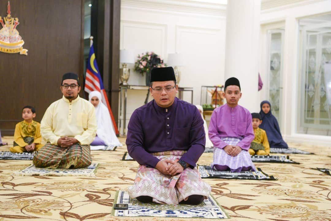 MB masak dodol, lemang untuk diagih kepada jiran