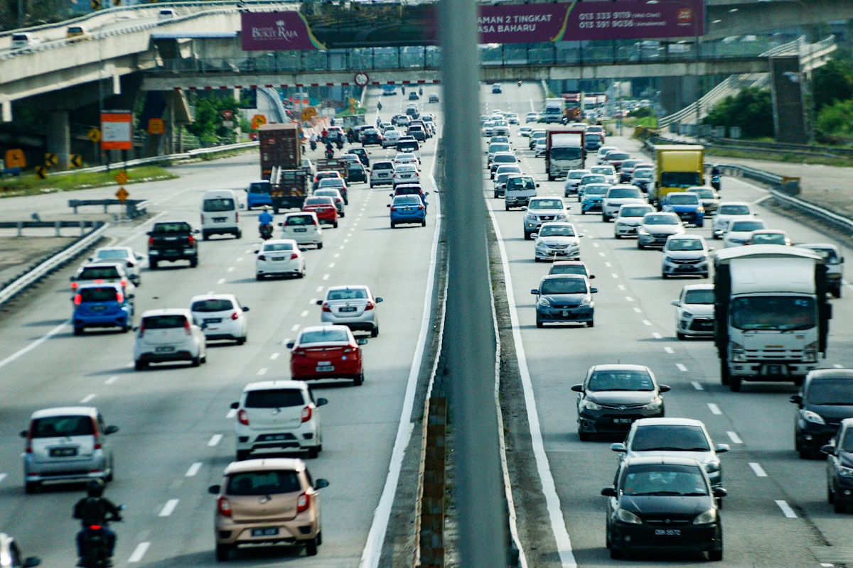 Mandatory speed limiters for commercial vehicles begin October 1 — Minister