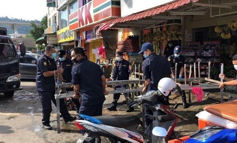 எம்பிஏஜே: நடைபாதையை மறைத்த வணிகர்கள் மீது நடவடிக்கை எடுக்கப்பட்டது