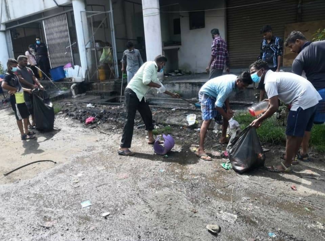 25 pekerja kutip semula sampah dibuang dari tingkat atas asrama