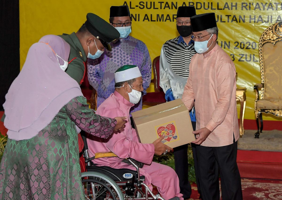 Agong presents MAIWP’s RM1.8 mln donations to military veterans