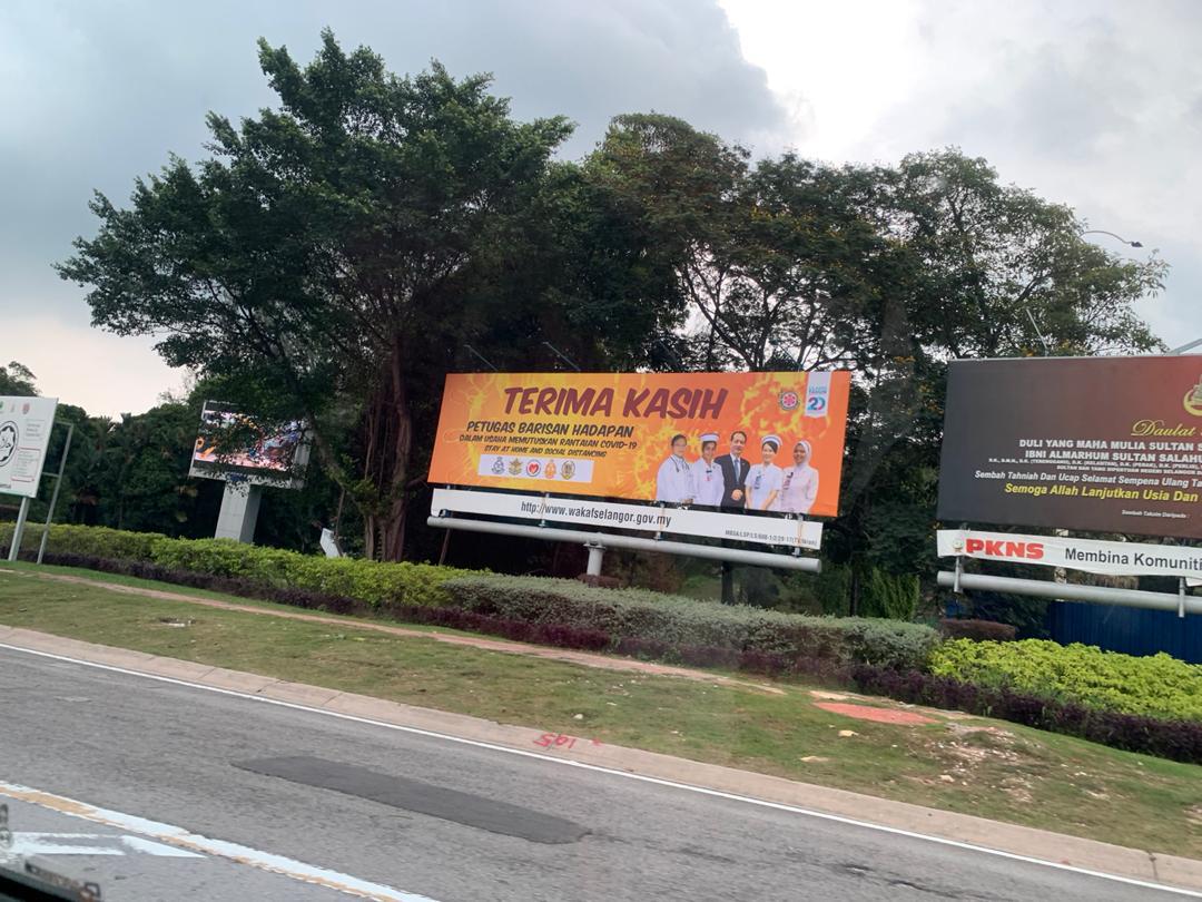 MBSA pasang dua papan iklan hargai sumbangan petugas hadapan
