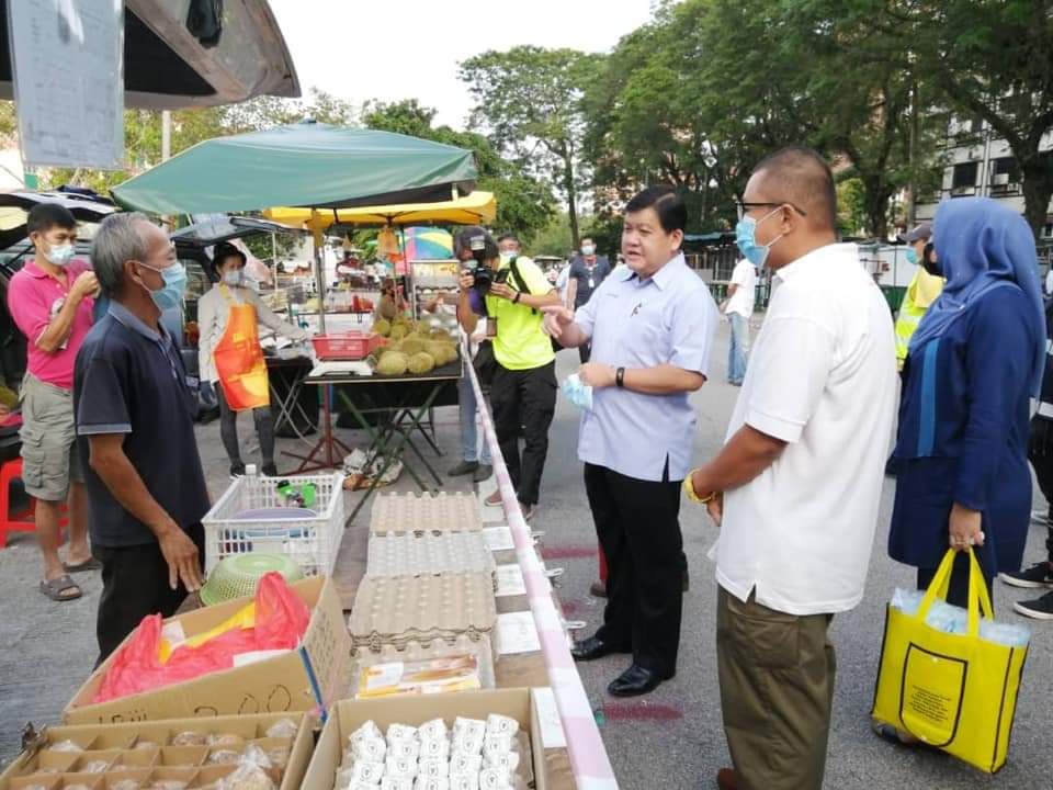 许来贤斡旋获原地重开  双溪龙镇早市108档复业