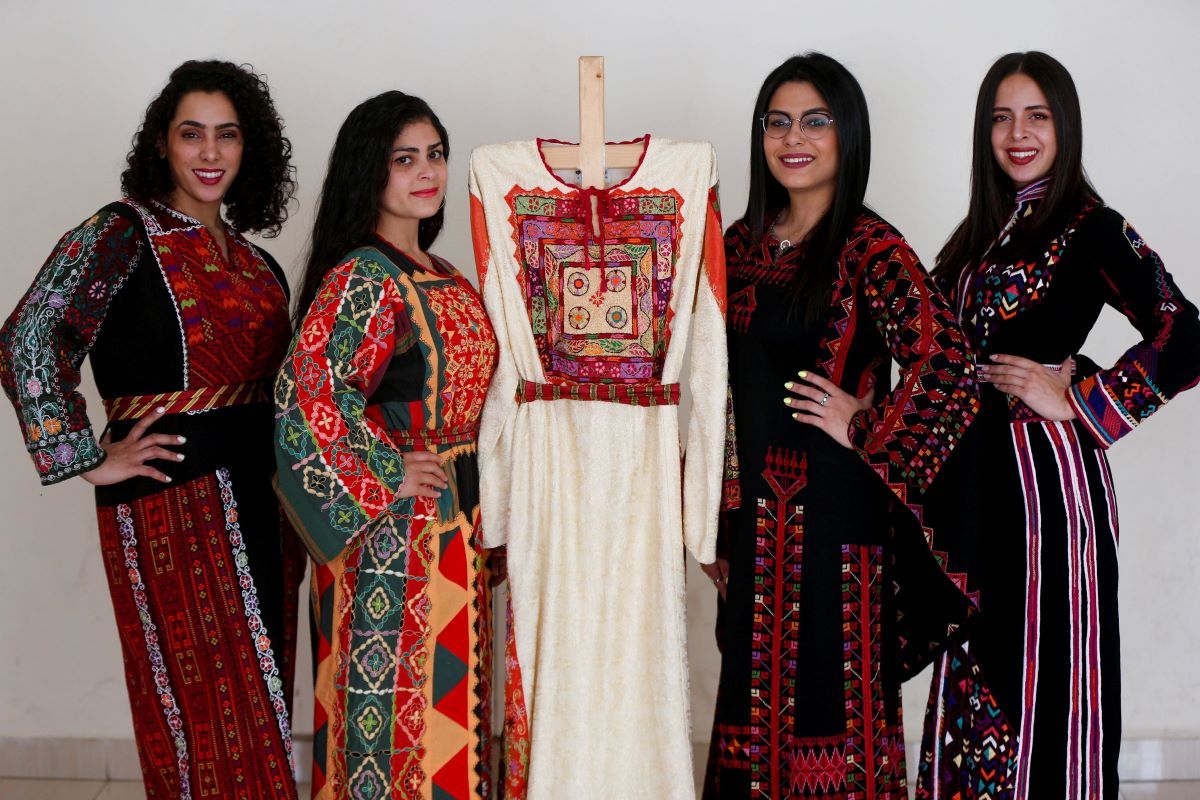 Dressmakers keep Palestinian tradition alive in refugee camp in Jordan