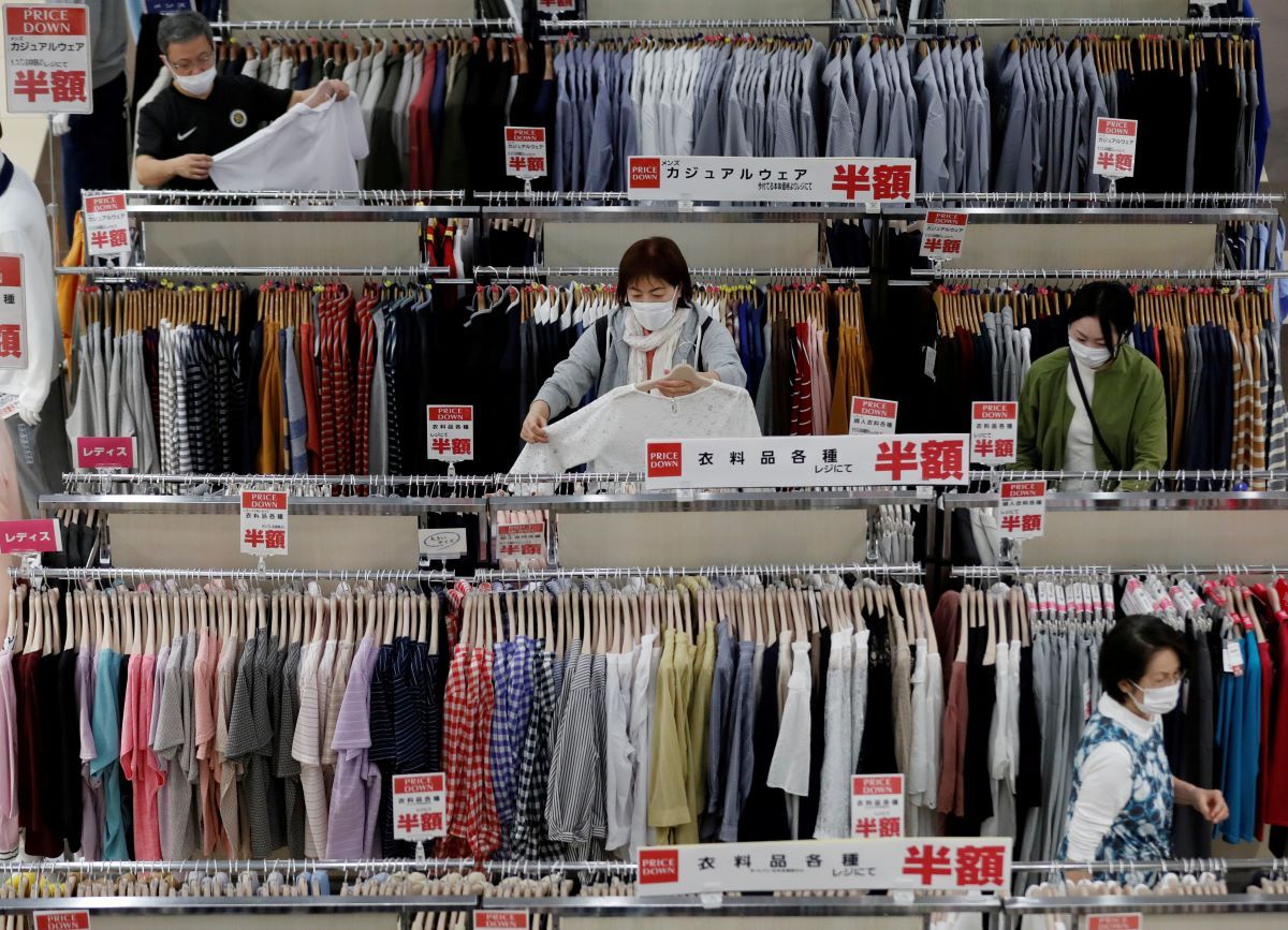 Japan's retail sales extend slump as coronavirus curbs keep shoppers away