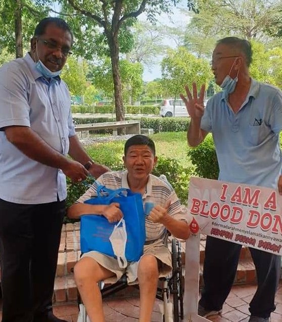 Cacat bukan penghalang, lelaki OKU derma darah 42 kali